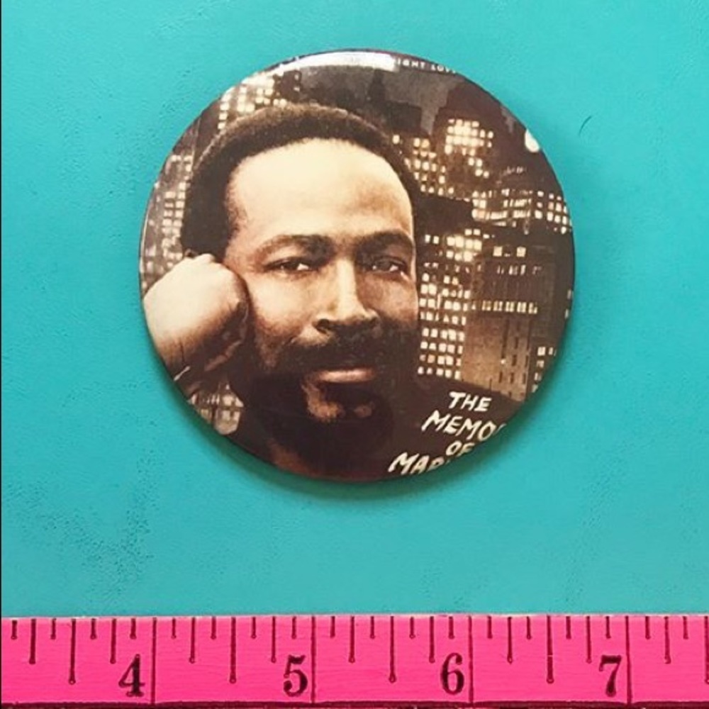 Vintage 1970’s Marvin Gaye jumbo music pin button - Picture 2 of 2